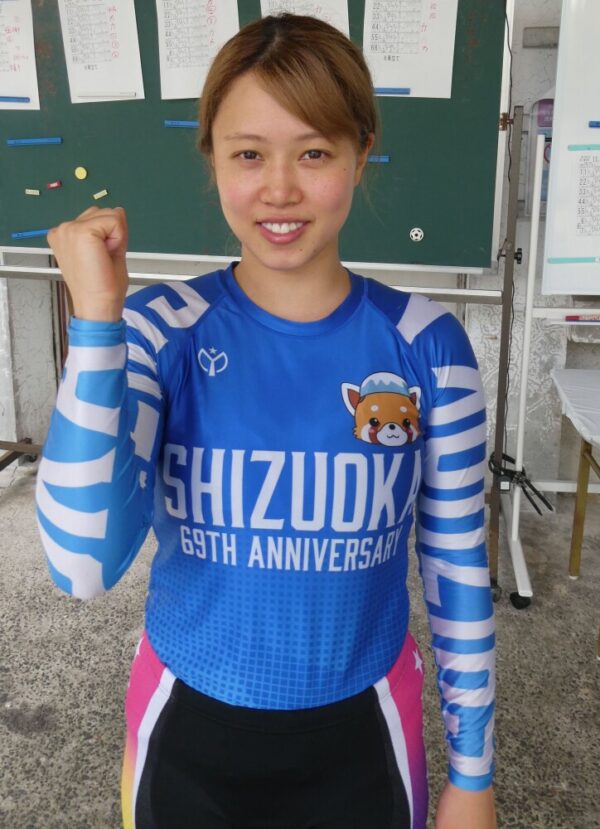 渡邉栞奈,わたなべかんな,,競輪,競輪投資,競輪予想サイト,競輪予想,競輪投資家,稼ぐ,稼げる,チャリ,詐欺,インフルエンサー,悪徳,悪質,口コミ,彼氏,噂,旦那